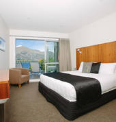 Deluxe Apartment Master Bedroom