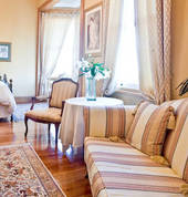 Versaille Superking Deluxe Suite