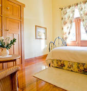 Chablis Standard Queen Room