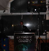 Dj Shonn dj-ing for Ultimatesounds at a wedding