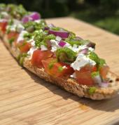 Tomato, feta, red onions & capers